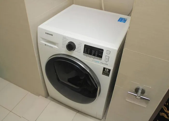 A2j Luxury 1br Near Venice Mall Bgc Taguig